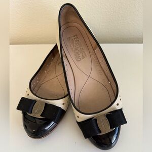 Vintage Salvatore Ferragamo Captoe Ballet Flat Bow Perforate Leather Patent Shoe
